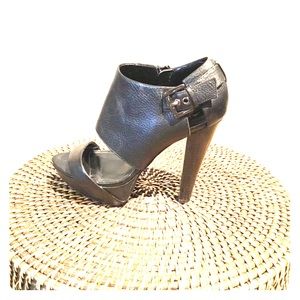 Black platform Heel.